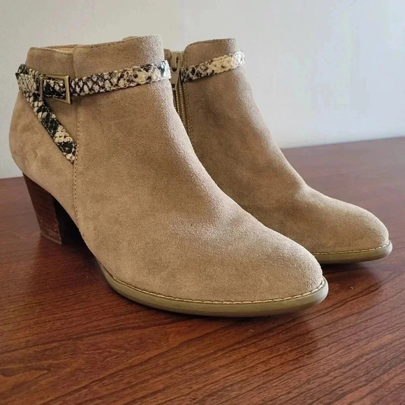 Vionic Upright Upton Taupe Suede Leather Ankle Booties(6) - Picture 3 of 9
